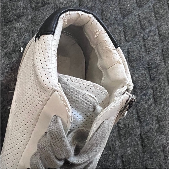 Dolce Vita Zonya Cooper Rose Gold Metallic High Top Sneaker Women’s Size 7.5 - Picture 3 of 5